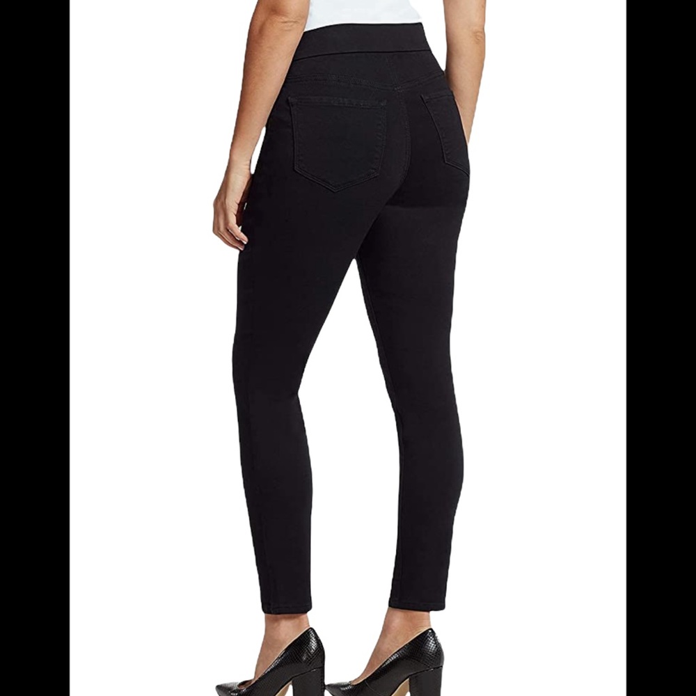 Nine west black skinny pull on jeans. Size 16